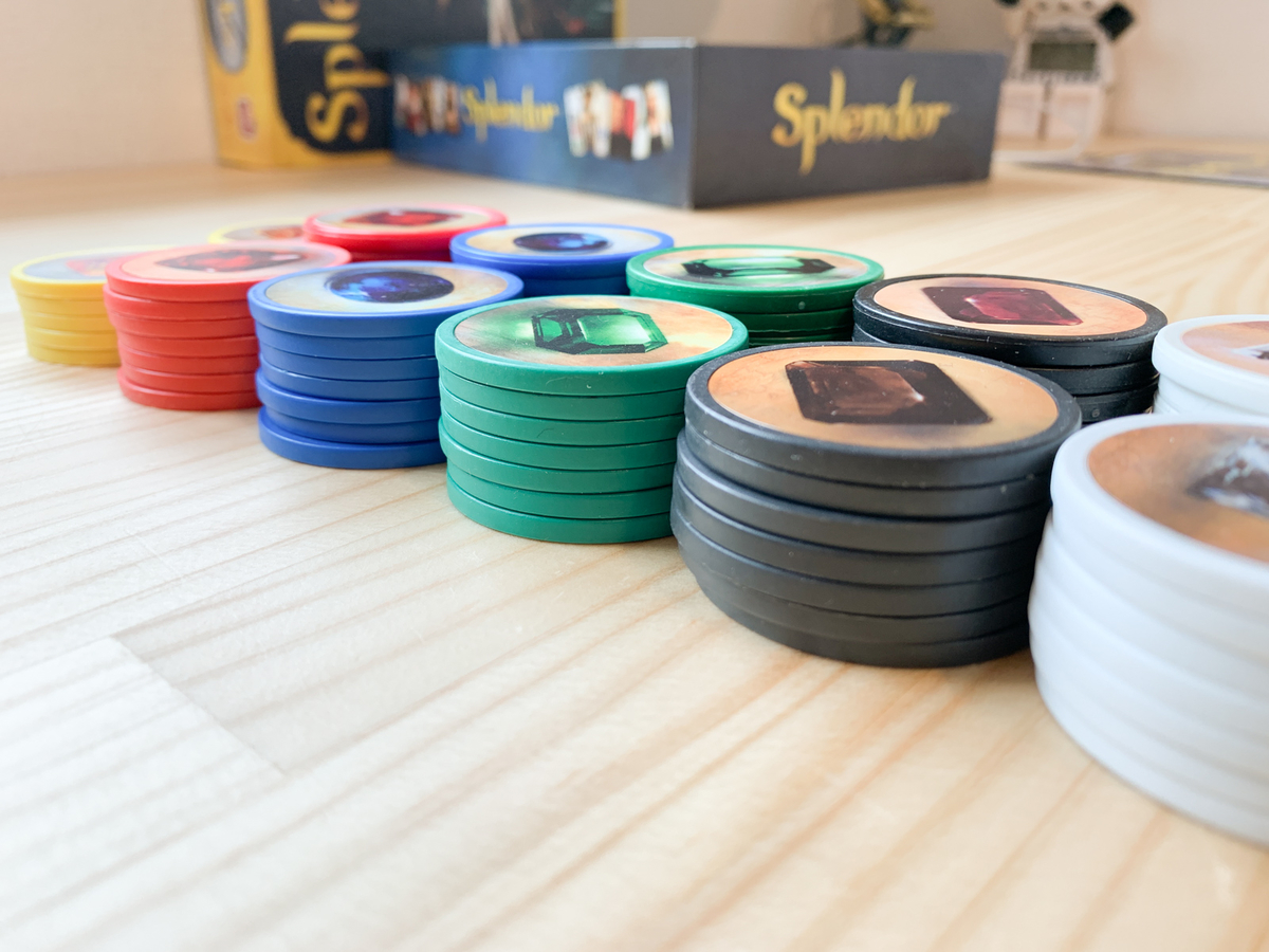 比較してみた 宝石の煌き Splendor の海外版と日本語版 一体何が違うって言うのさ ホンモノ ニセモノ 気になる違いを比べてみた ぼっちのホビーblog ボドゲ版
