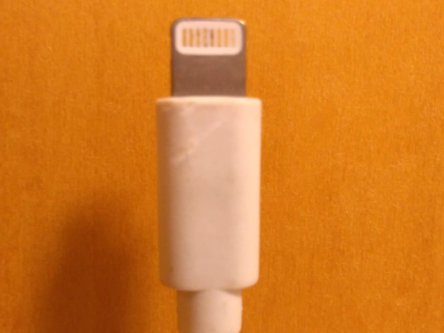 子供が舐めた充電コードが壊れる原因と対処法 コンテの引き出し 子供が舐めた充電コードが壊れる原因と対処法 コンテの引き出し