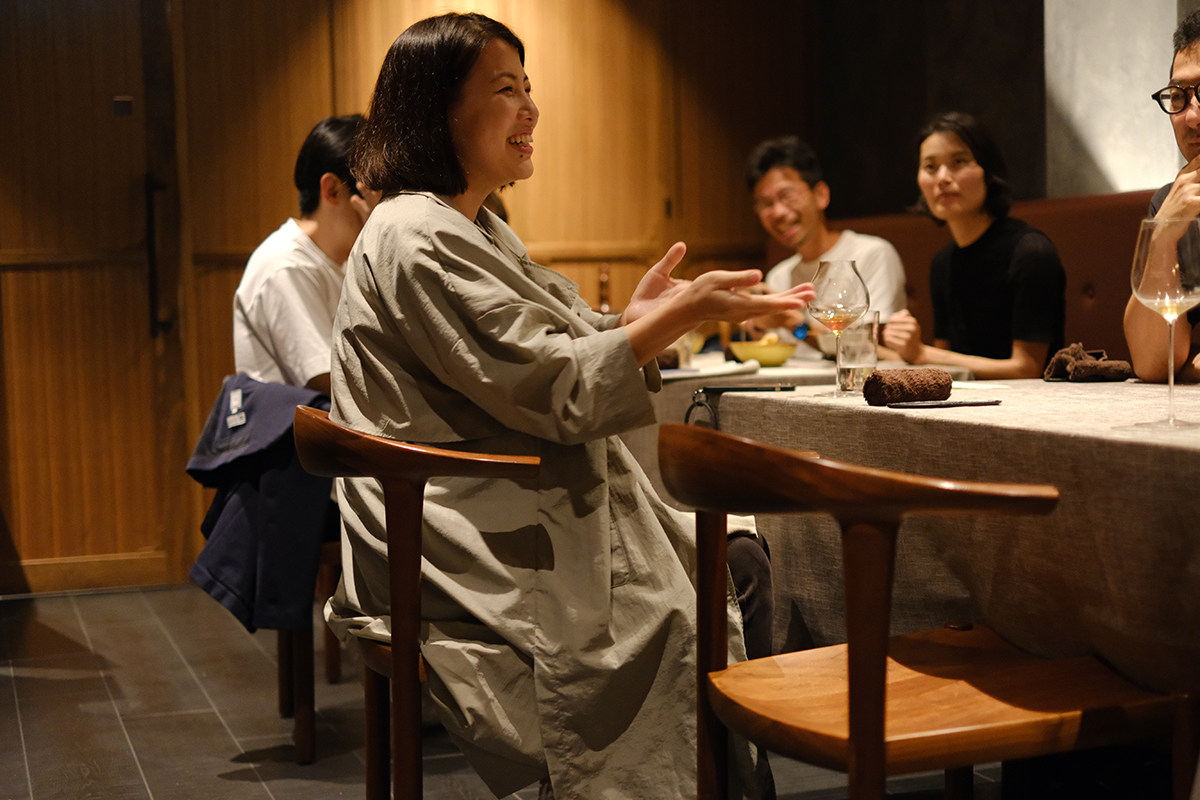 談笑するメンバー