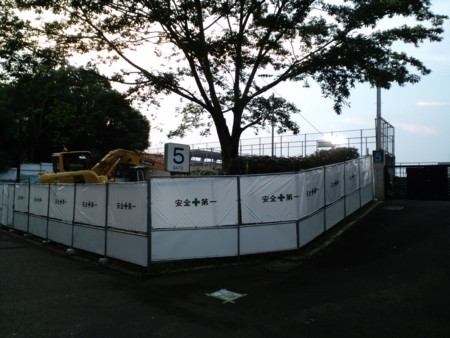 平塚競技場のオーロラビジョン設置工事