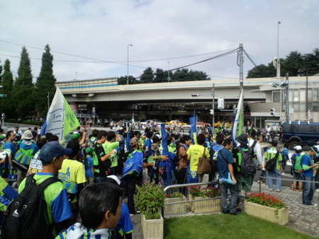 千駄ヶ谷から国立まで行進