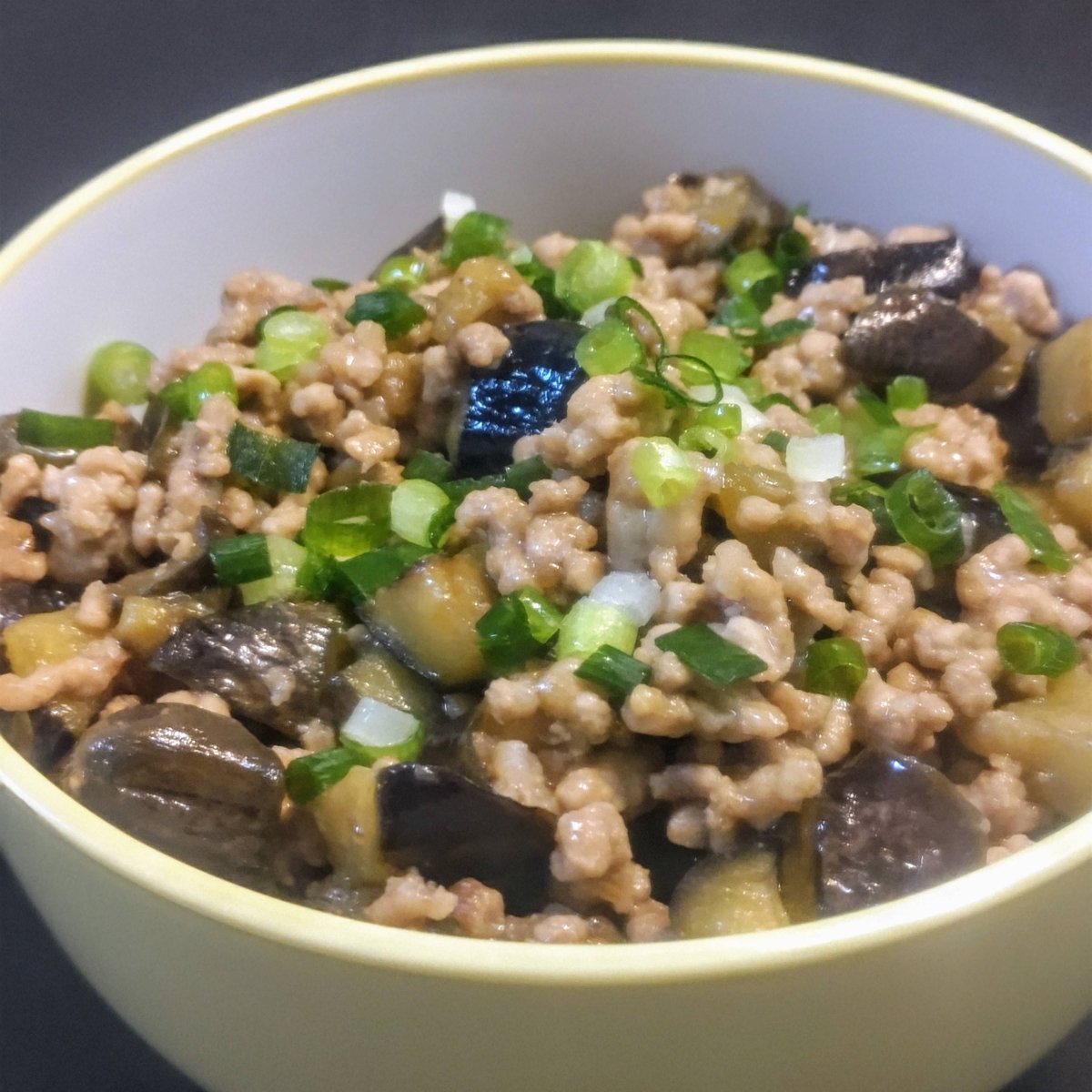 ナスと豚ひき肉の甘味噌丼