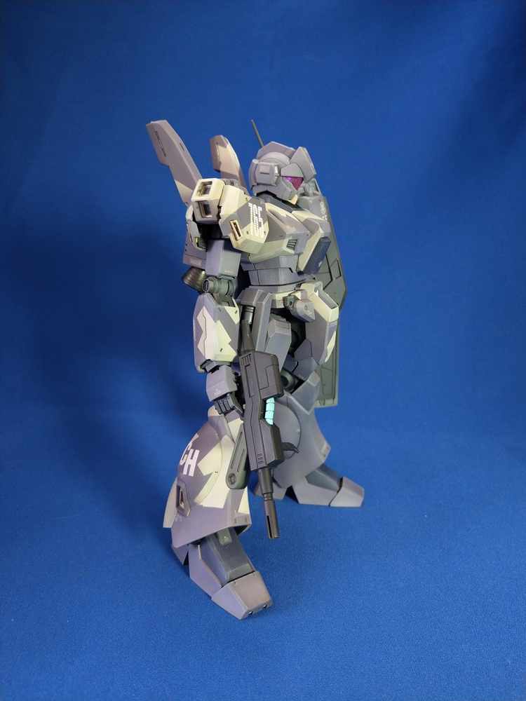 ガンプラ　MG 1/100 ジェガンD型　シャイン基地　迷彩カラー HGUC ジェガンD型（迷彩仕様）のレビュー - 退屈と惰性と