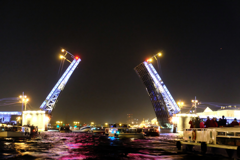 ロシア ユーリ聖地巡礼の旅24 跳ね橋ナイトクルーズ Amazing アニメと旅と乗馬と食