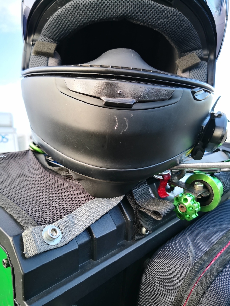 ショウエイZ-7のチンエアダクト壊れたので修理 - クッソ汚い絵描きのブログ