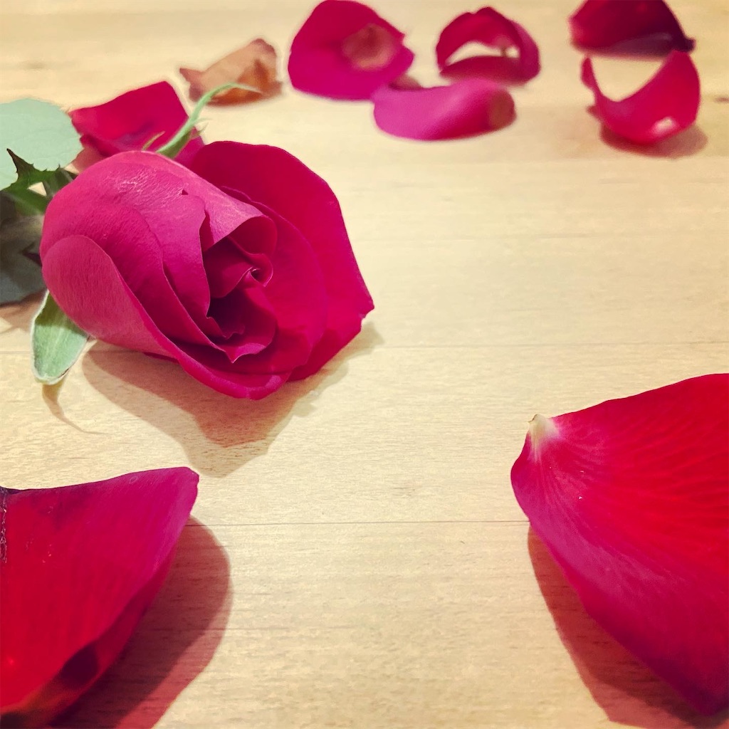 ローズペタルでバスタイム 薔薇のお風呂 バレエヨガインストラクター三科絵理のブログ ローズペタルでバスタイム 薔薇のお風呂 バレエヨガインストラクター三科絵理のブログ