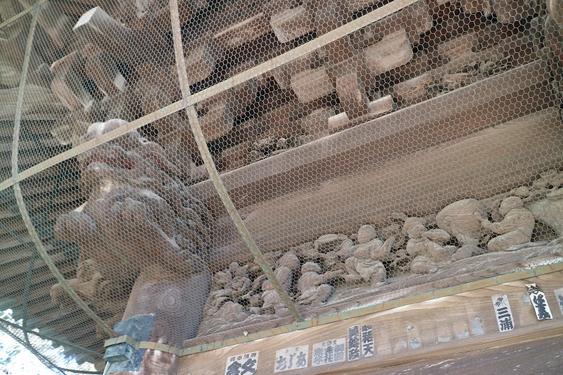 新勝寺の仁王門の彫刻