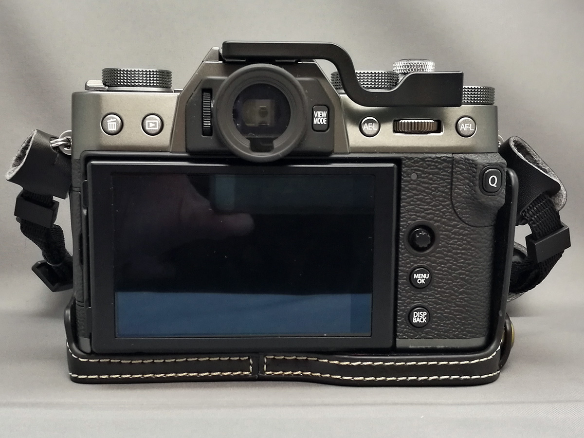 X-T30にレザーケースを装着 - フォト・ディレッタント