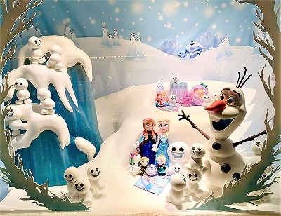 ディズニーランドの可愛いお土産 アナ雪ランチボックスやドレスストラップなど 癒しのピアノと京都