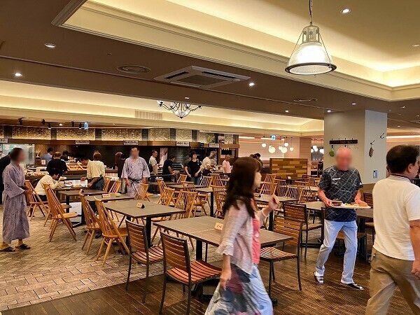 朝食会場
