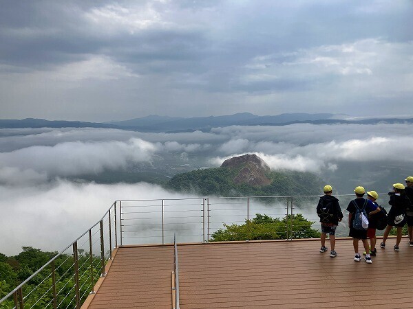 雲の中の昭和新山