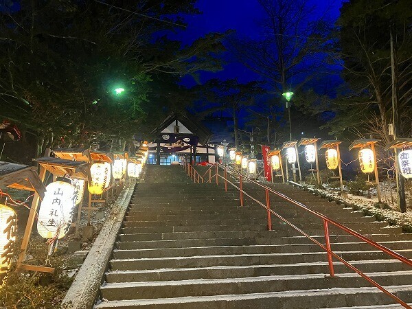 参道脇の提灯