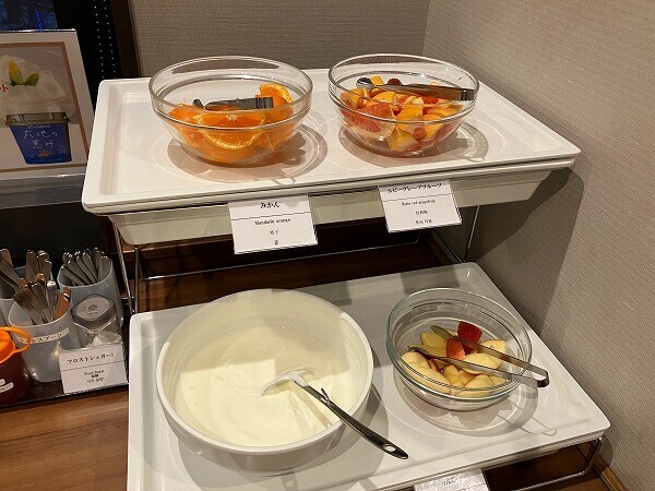 フルーツとヨーグルト