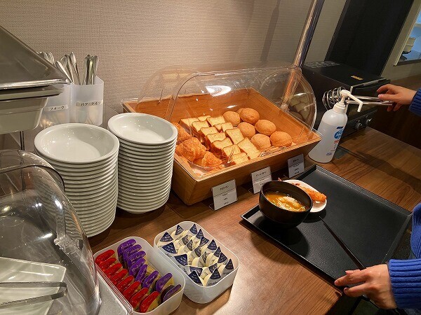 朝食のパン