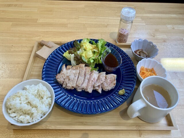 axis cafe 豚のステーキ
