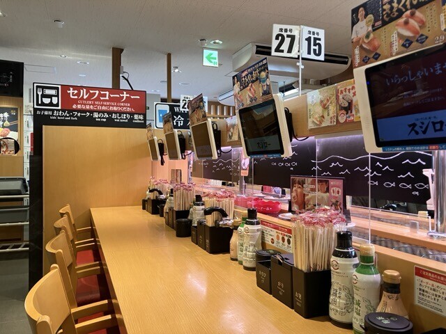 スシローのカウンター席