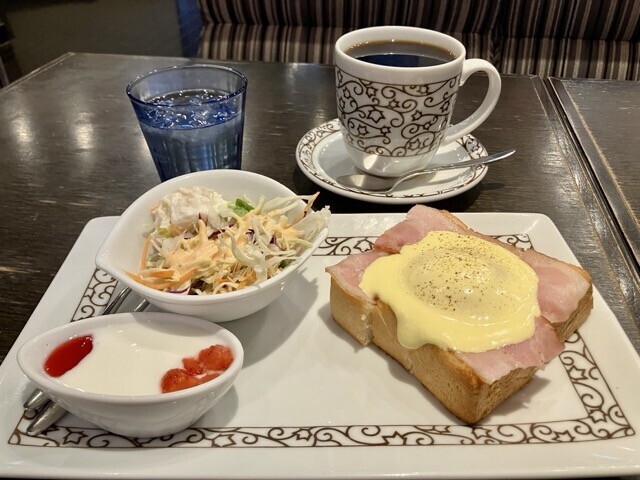 元町珈琲 一宮緑の離れ　モーニングエッグベネディクト