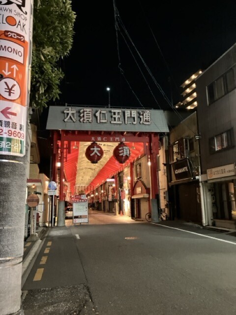 夜の大須商店街入口