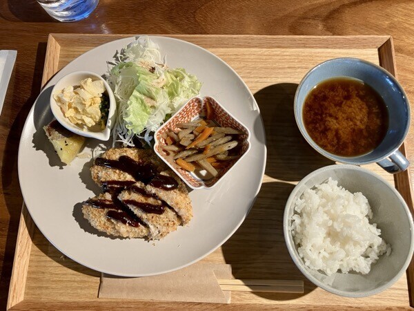 古民家カフェ かしわ屋　ランチの味噌カツ
