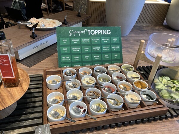SALVATORE CUOMO Cafe mozoワンダーシティ　サラダのトッピング