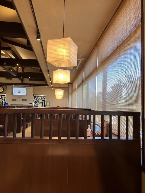 極楽湯 三島店　レストラン窓側席