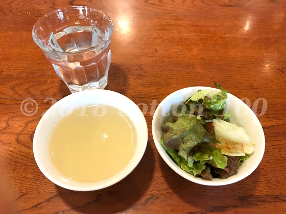 「肉の村山」亀戸店のTexasステーキセットのミニサラダとスープ