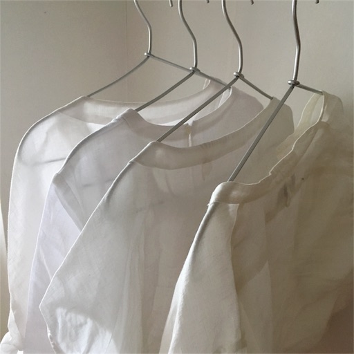 ミニマリストのワードローブ。持っているトップスのすべて - cozy-nest