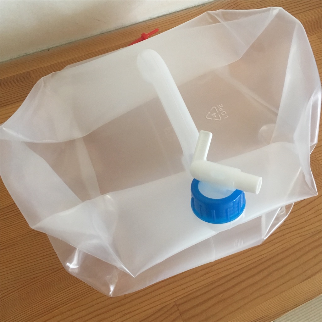 f:id:cozynest:20180912160022j:plain ウォータータンク 給水タンク 給水袋 折りたたみ式