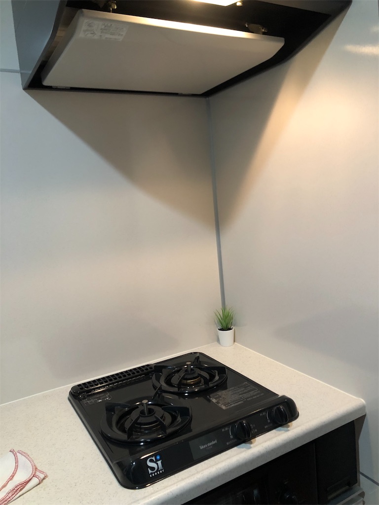 セリアでキッチンをdiy 500円で材料を揃えて10分でキッチンをオシャレに見せる方法を紹介 クレヨンの落書き帳