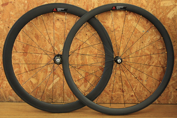 リム高38mmと50mmのカーボンチューブラーリムで手組み リム高38mmと50mmのカーボンチューブラーリムで手組み