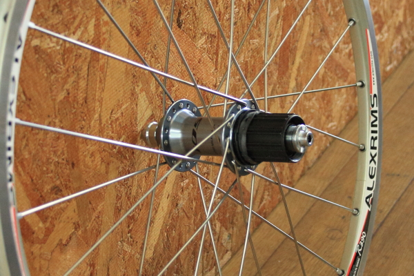 ロードバイク ホイール 手組み 451サイズのR390リムで手組みホイール - サイクルショップはたの