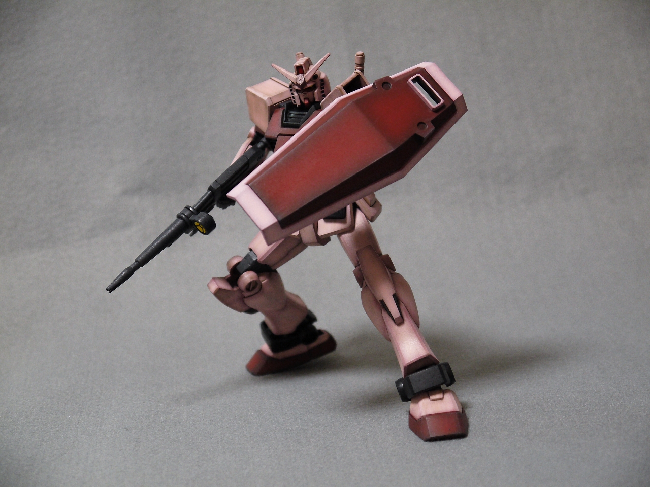 【けん　制作依頼品】ガンプラくん【キャスバルVer.】 ガンプラくんキャスバル専用カラー｜のんさんのガンプラ作品