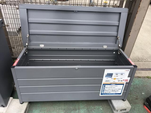 シャッター式タイヤラック整理整頓 - カブじぃドリーム