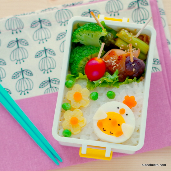 保冷剤付きお弁当箱　蓋を冷やす
