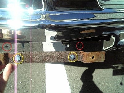 アメ車にの日本のナンバープレートはそのまま付かない ナンバーボルト穴ピッチ違い対策 カトラス アメ車 旧車 イラスト アメ車にの日本のナンバープレートはそのまま付かない ナンバーボルト穴ピッチ違い対策 カトラス アメ車 旧車 イラスト
