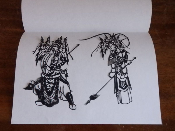 切り絵を飾って ただいま思案中