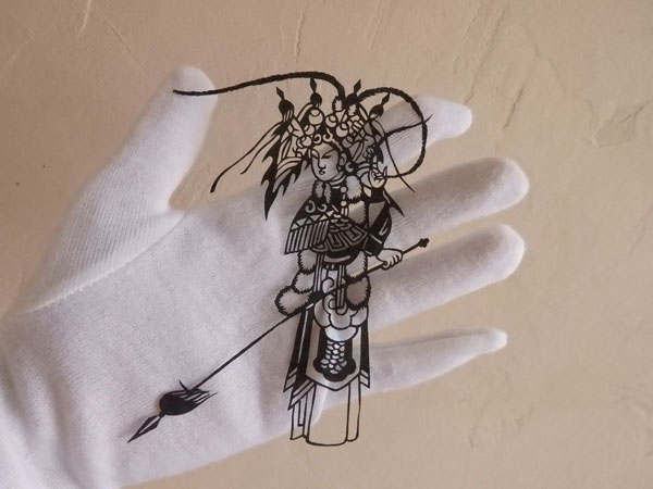 切り絵を飾って - ただいま思案中。 