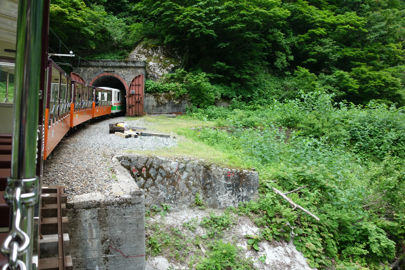 ヤマト運輸 (クロネコヤマト)　3台+黒部渓谷トロッコ電車