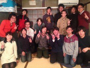 最後にみんなで記念撮影。サイボウズの人気ノベルティ「ボウズマンにぎにぎ」も一緒に。