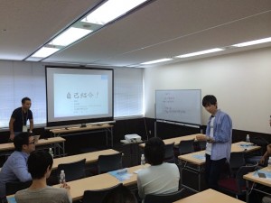 開会式での自己紹介の様子