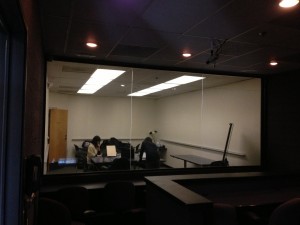 UTを観察する部屋。飲食OKです。