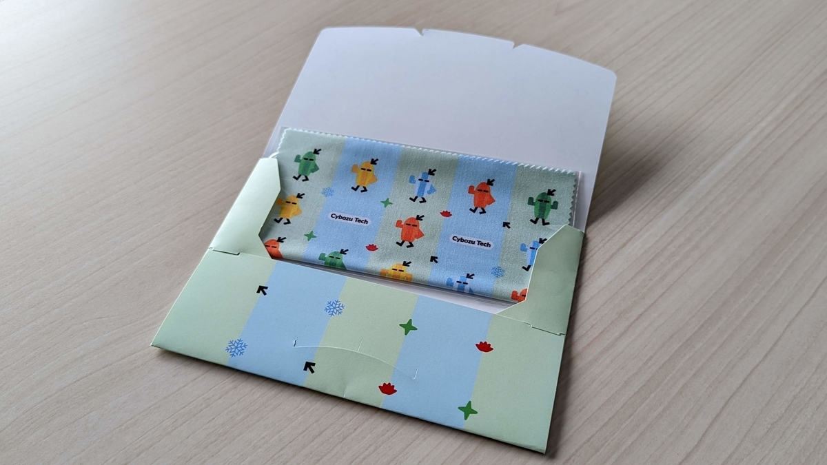 マイクロファイバークロスは可愛い紙ケースに入っています