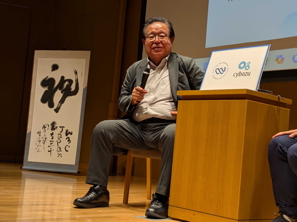 議論する村井先生