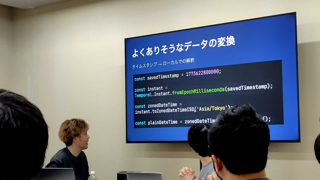 発表を行っているSajiさん。「よくありそうなデータの変換」というスライド。