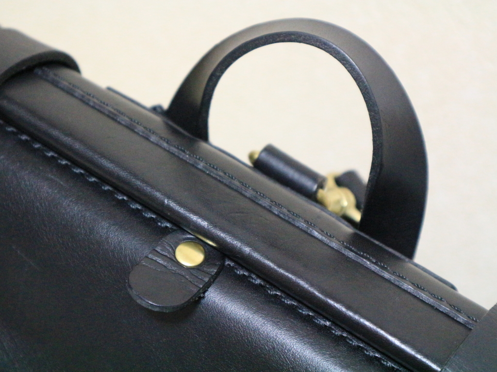 HERZのラックスリュックに肩当てをつけた - CYMK