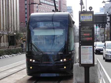 富山地方鉄道市内電車デ9000形「セントラム」之圖