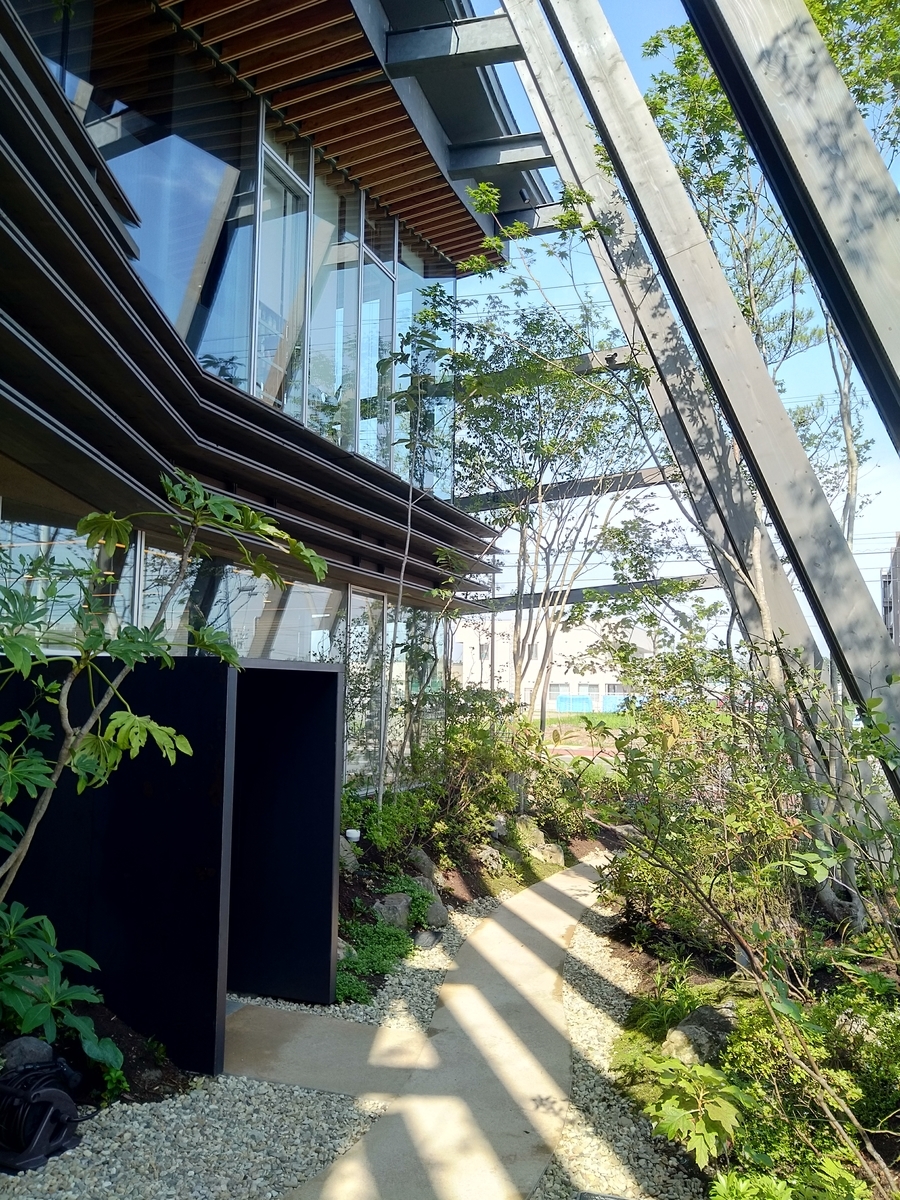 世界的建築家の前田圭介氏が設計 荒井駅前に完成した イグーネ荒井 いまちず 世界的建築家の前田圭介氏が設計 荒井駅前に完成した イグーネ荒井 いまちず