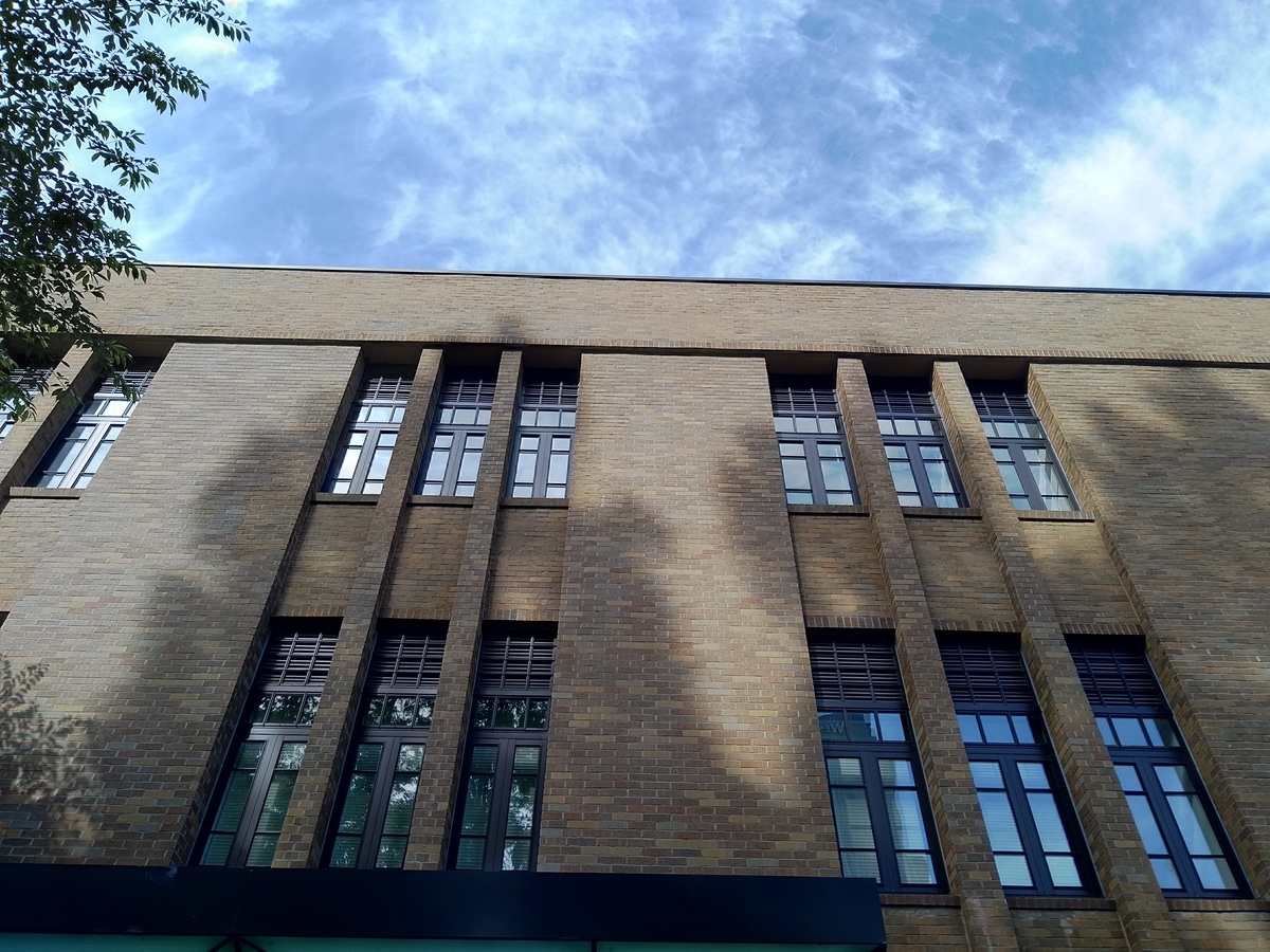 東北大学片平キャンパス内の 旧東北帝国大学工学部 金属工学教室 外壁保存 いまちず
