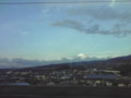 頭を雲の上に出し