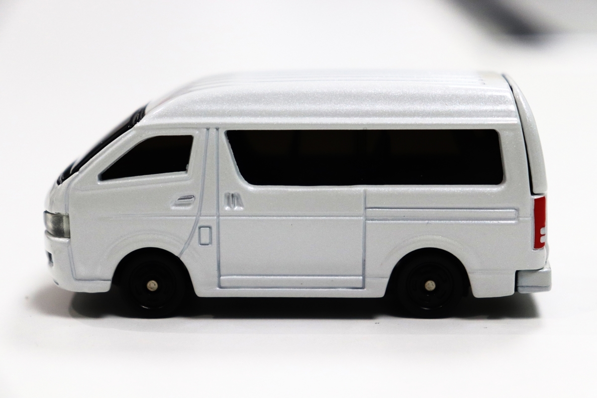 トミカ トイズドリームプロジェクト トヨタ ハイエース 2台セット トミカ トイズドリームプロジェクト トヨタ ハイエース 2台